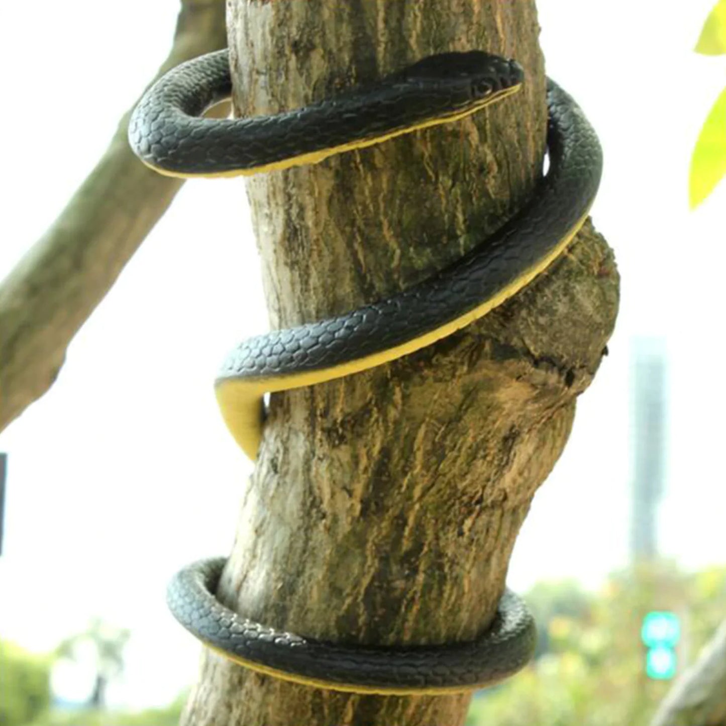 Fake Realistic Snake Lifelike Real Scary Rubber Toy Prank Party Joke For Garden