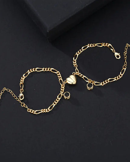 "Couple Bracelet with Simple Projection in 100 Languages"