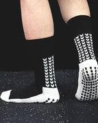 Black - White / 22x22 Centimeters