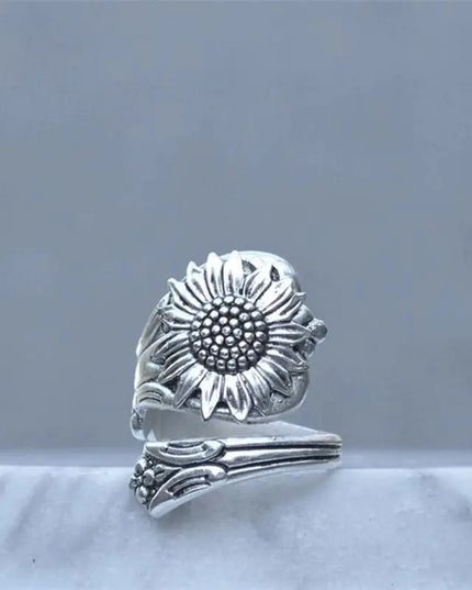 Silver Retro Daisy Ring for Women in Thailand